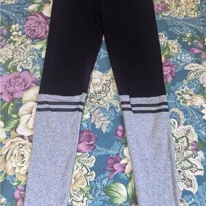 Chic Two-Tone Women's Leggings
